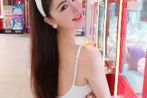 女星超大牌排场惹热议与男助理亲密举动引全网吵翻