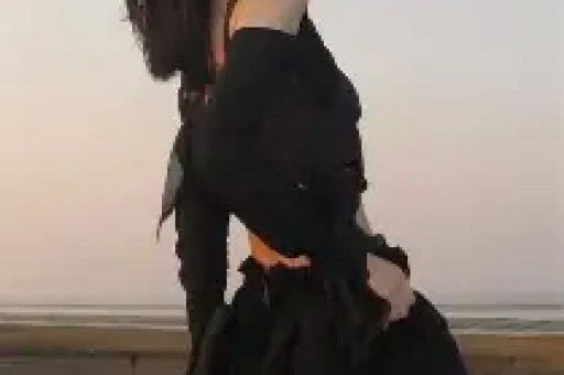 易易紫曝明星翻红后会耍大牌：红了之后就会耍大牌身边有很多